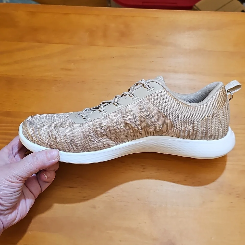 Skechers Womens Tan Go Step Sneaker Size 9 Wide